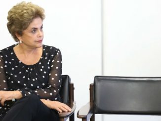 Dilma é acusada de tentar obstruir a Justiça