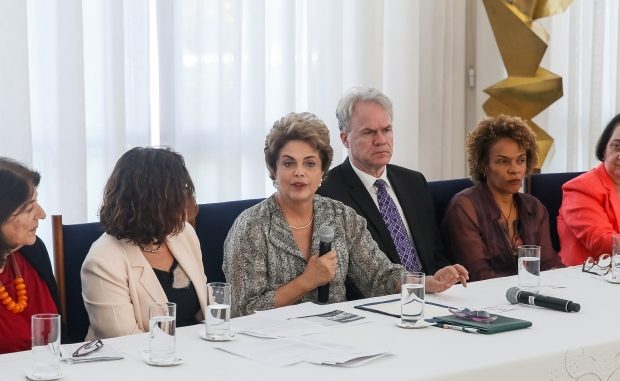 Dilma durante encontro com historiadores na terça-feira (7)