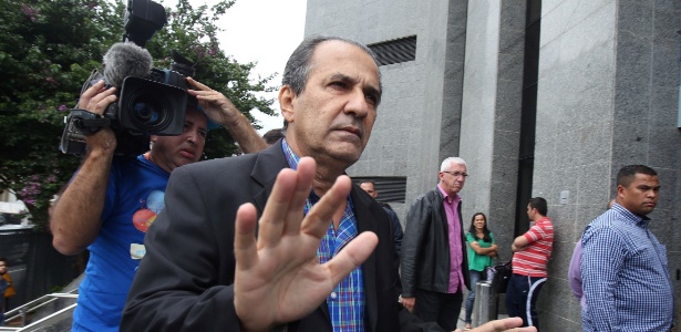 O pastor Silas Malafaia chega para depor na sede da Polícia Federal em São Paulo