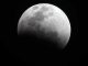 O eclipse penumbral é um fenômeno astronômico que ocorre quando a lua entra na região da penumbra da Terra e resulta em uma variação do brilho da lua que dificilmente é notada.