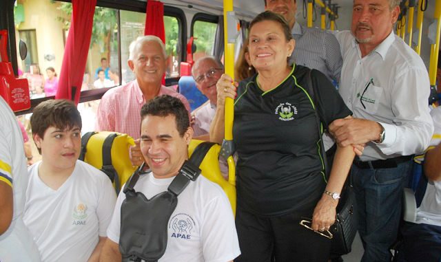ônibus da Apae de Ji-Paraná/RO