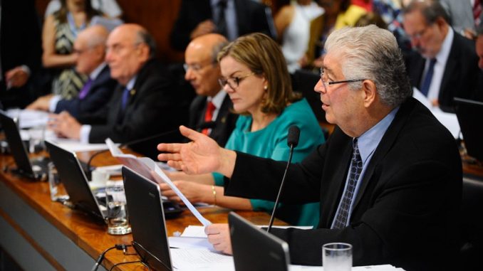 O relator do projeto é o senador Roberto Requião (PMDB-PR).