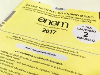 Capa do caderno de provas do primeiro dia do Enem 2017 (Foto: Ana Carolina Moreno/G1)