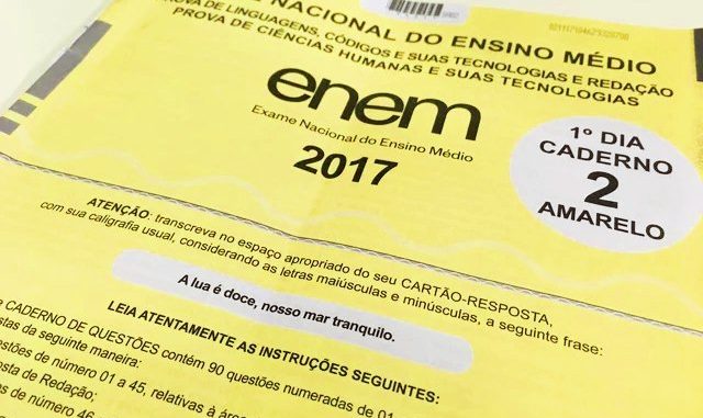 Capa do caderno de provas do primeiro dia do Enem 2017 (Foto: Ana Carolina Moreno/G1)