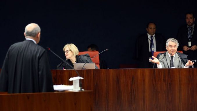 Os ministro do STF Rosa Weber e Marco Aurélio Mello durante julgamento do inquérito em que o senador Aécio Neves é acusado de corrupção passiva e obstrução de Justiça - José Cruz/Agência Brasil