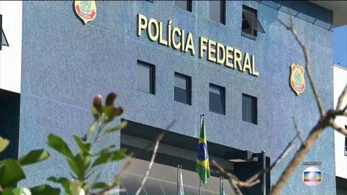 O ex-presidente Lula cumpre pena estabelecida pelo juiz Sérgio Moro na carceragem da Polícia Federal, em Curitiba (PR) desde 7 de abril.