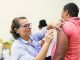 A atualização da vacinação Tríplice Viral para os adultos será feita conforme o calendário do Ministério da Saúde.