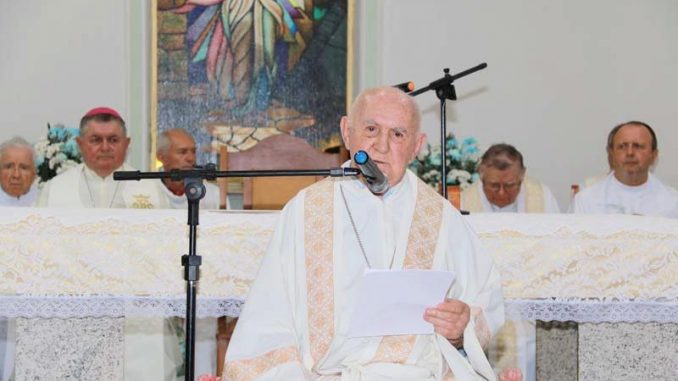 Bispo emérito Dom Antônio Possamai durante celebração na igreja São João Bosco