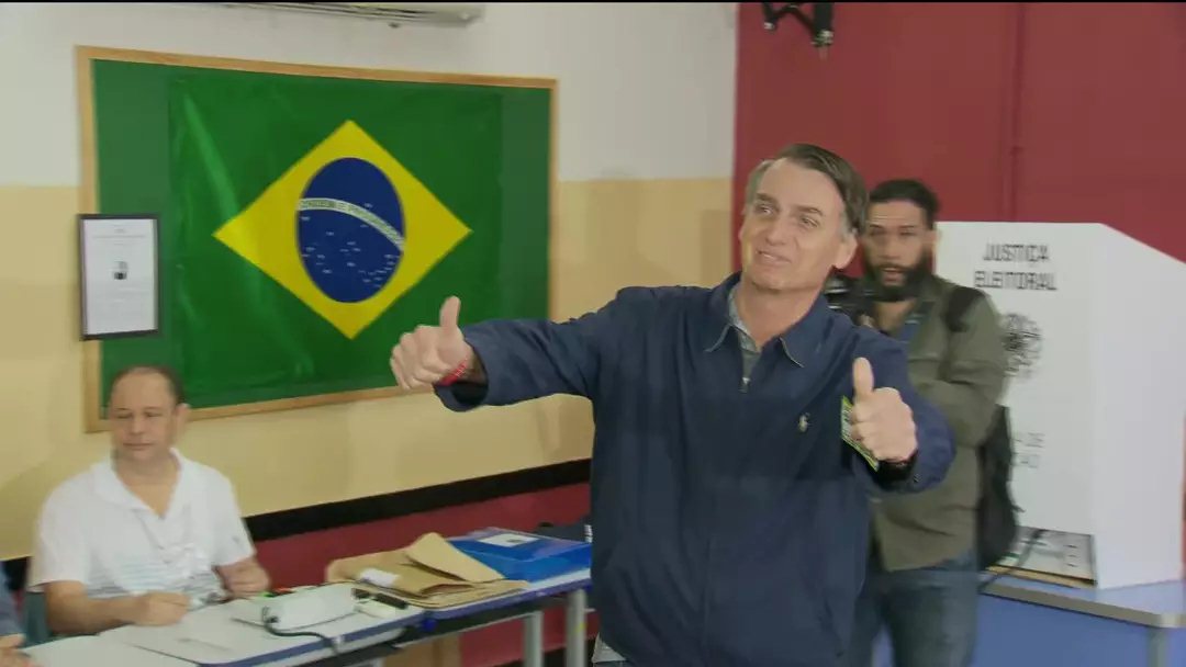 Jair Bolsonaro, candidato à Presidência pelo PSL, chegou para votar em uma escola em Deodoro, na Zona Oeste do Rio.