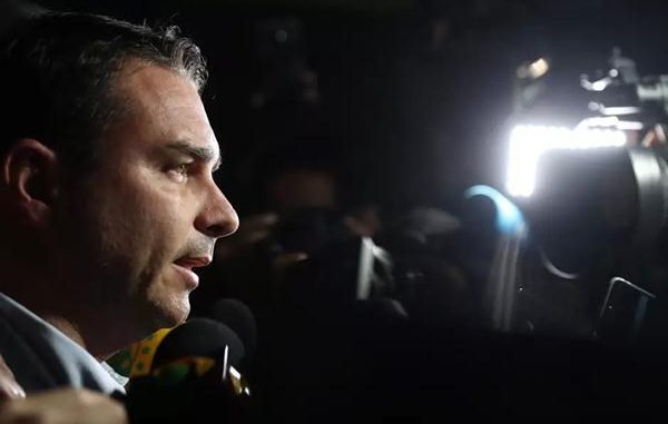 MPF vai apurar denúncia contra Flávio Bolsonaro