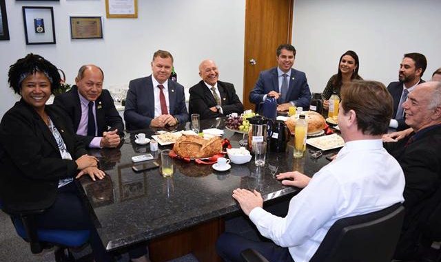 A reunião ocorreu no gabinete no senador Acir Gurgacz (PDT) e reuniu os representes de Rondônia na Câmara e no Senado.