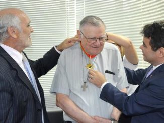 Aos 82 anos Dom Moacyr foi homenageador pelo Ministério Público do Acre por conta do vasto histórico de ações e boas obras que muito beneficiaram o estado do Acre em sua missão religiosa.