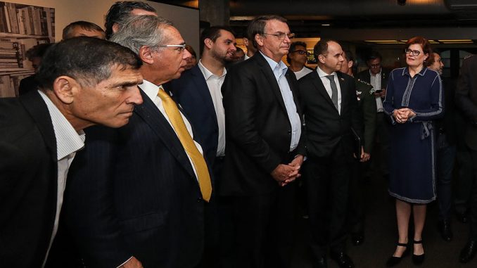 Santos Cruz na comitiva de Bolsonaro durante viagem a Dallas (Foto: Marcos Côrrea/PR)