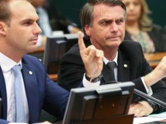 Eduardo e Jair Bolsonaro. Pozzebom / Agência Brasil[/fotografo]