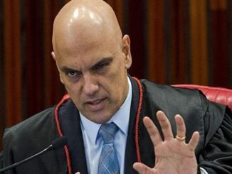 Alexandre de Moraes suspende nomeação de Ramagem para chefia da PF