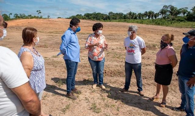 A deputada esteve pessoalmente conferindo o terreno onde será construído o 1º Centro de Prevenção de Câncer de Rondônia. Foto: Igor Kraemer