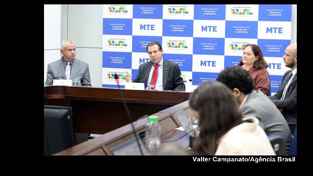 257 mil novos empregos em abril