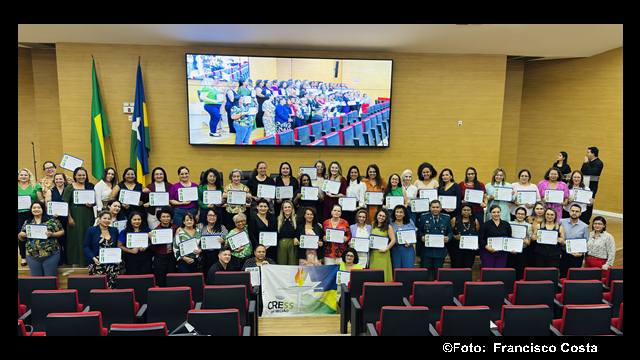 Assistentes sociais ALE Claudia de jesus Assistentes sociais recebem votos de louvor pelas mãos da deputada Cláudia de Jesus