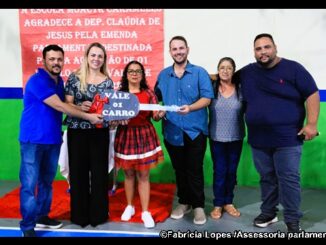 Cláudia beneficia escola de Chupinguaia com veículo para atividades pedagógicas
