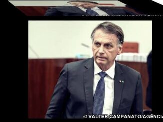 Bolsonaro passa a usar tornozeleira e não pode falar com outros réus