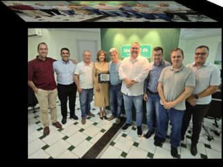 Unimed Centro Rondônia homenageia Dr. Hoton Coelho por 27 anos de dedicação à Auditoria Médica