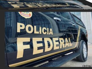 PF faz busca e apreensão de celulares na casa de Bolsonaro