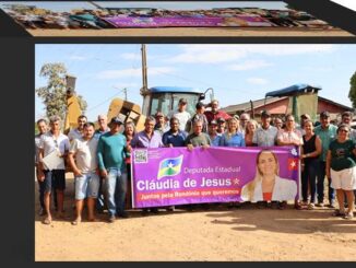 Cláudia entrega tratores e equipamentos para agricultores de Ouro Preto