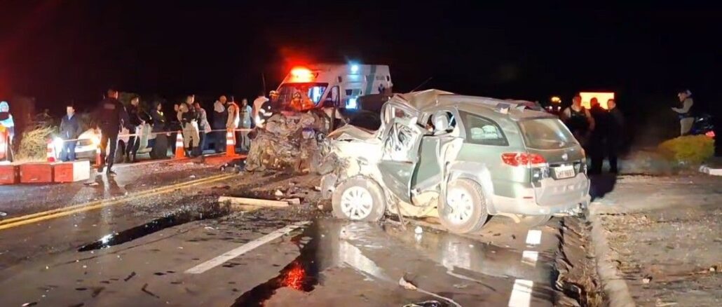 Oito mortos e dois feridos em triplo acidente em Minas Gerais