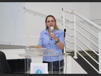 Presente no debate, Cláudia de Jesus defendeu políticas públicas e preço justo para os produtores.